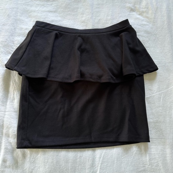 Forever 21 high waisted ruffle mini skirt size large. - Picture 3 of 3
